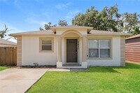 Building Photo - 2627 E Chelsea St