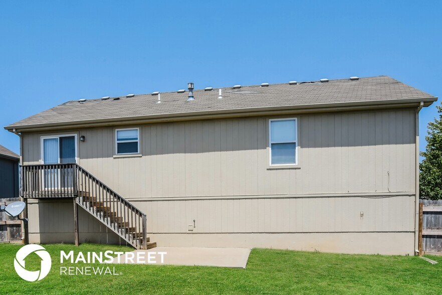 Building Photo - 1609 NW High View Dr