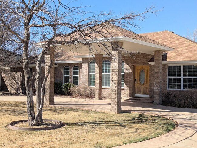 Building Photo - Luxurious Relaxation in Raintree