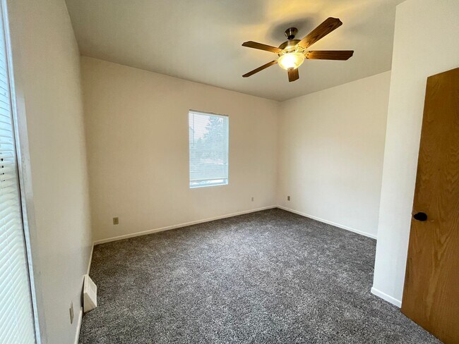 Building Photo - 410 N 52nd Ave W
