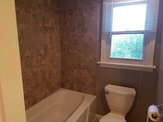 Building Photo - 4906 Sciota St