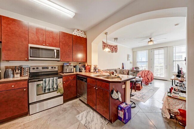 Building Photo - 2505 San Gabriel St