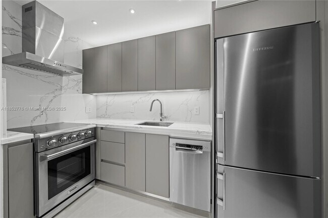 Primary Photo - 999 Brickell Bay Dr