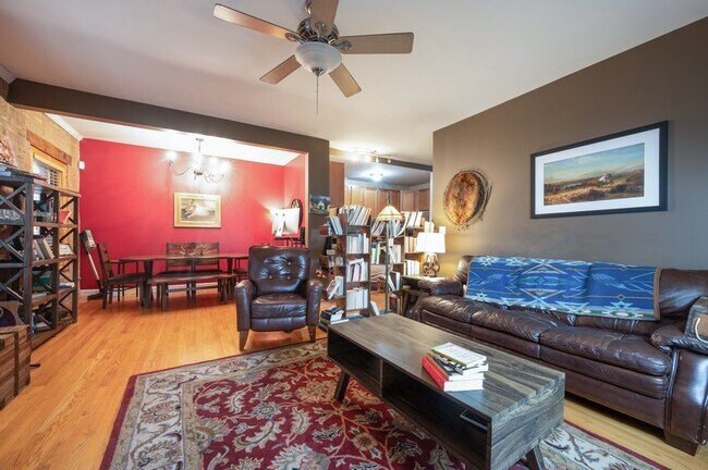 Building Photo - 1104 E 46th St