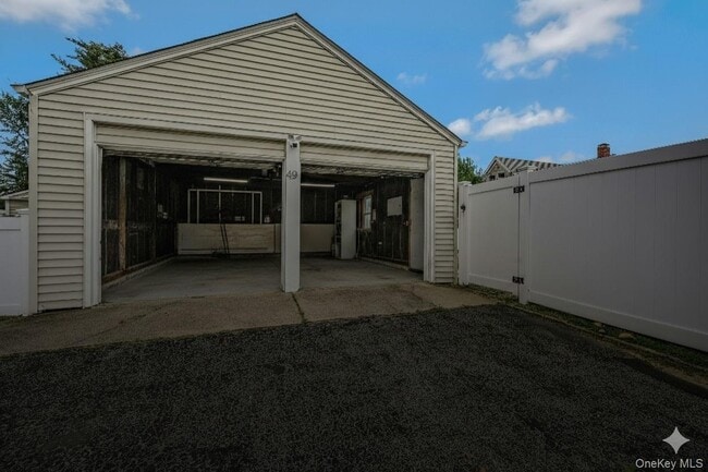 Building Photo - 49 Clearview St