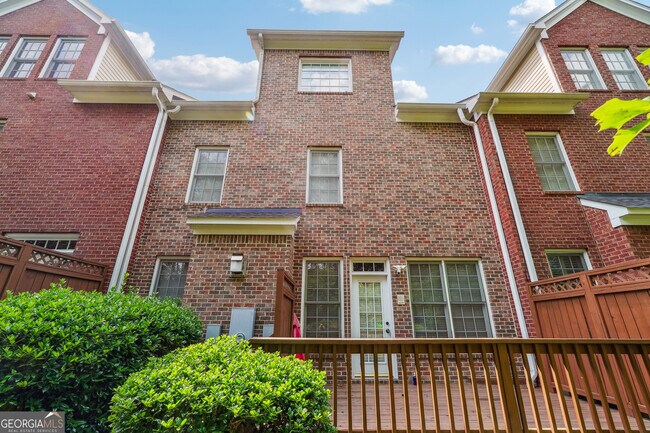 Building Photo - 2315 English Ivy Ct