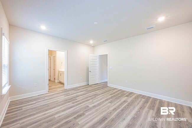 Building Photo - 31543 Lyon Rd