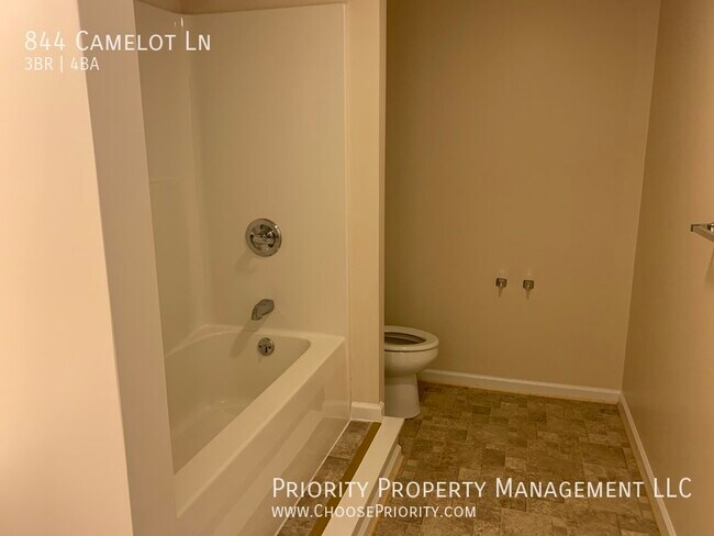 Building Photo - 844 Camelot Ln
