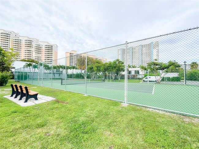 Building Photo - 210 Seaview Dr