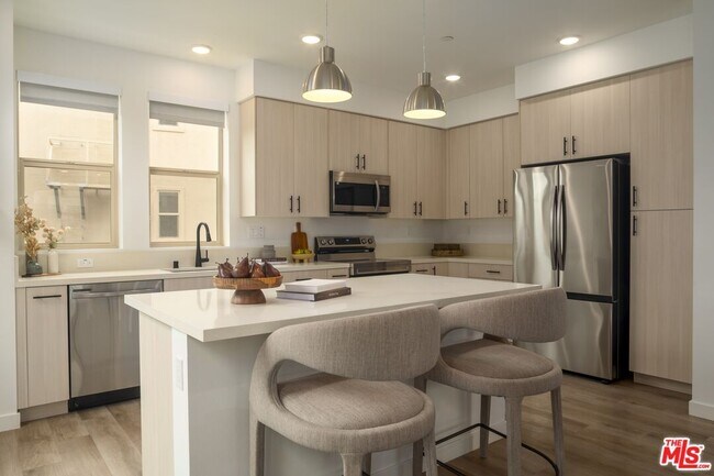 Building Photo - 2720 N Cadence Wy