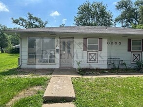 Building Photo - 2 bd/1 ba Duplex - (LOOK and LEASE SPECIAL 1/2 off 1st months rent) 6205 E 152nd Terr #B, Grandvi...