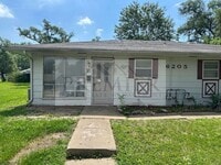 Building Photo - 2 bd/1 ba Duplex - 6205 E 152nd Terr #B, Grandview, MO 64030- Fresh interior - Rent $825