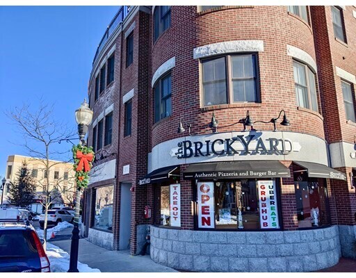 Building Photo - 371 Main St