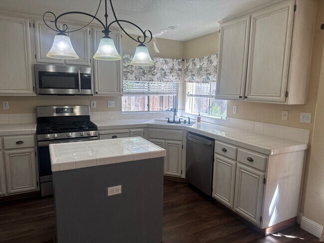 Building Photo - 961 Celestine Cir