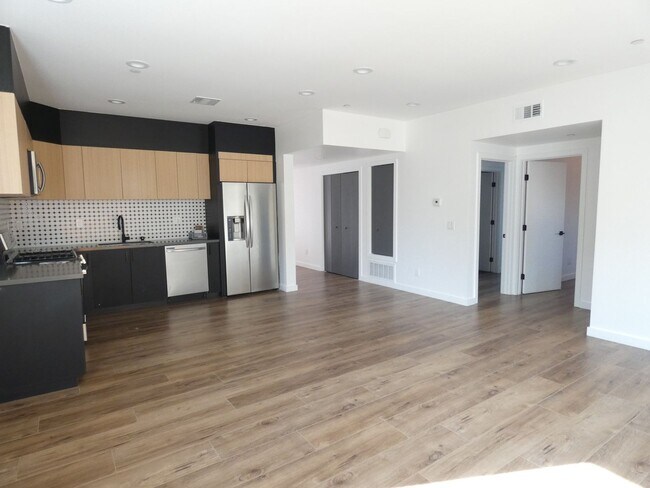 Building Photo - 6034 Craner Ave