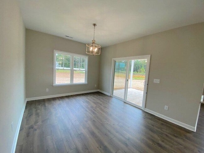 Building Photo - SPACIOUS 4 Bedroom | 2.5 Bathroom in Stone...
