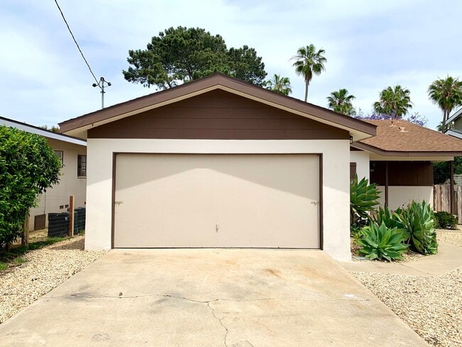 Building Photo - AVAILABLE NOW! BEAUTIFUL 3BD/1.5BA POINT LOMA HOME w/ GARAGE & LAUNDRY!