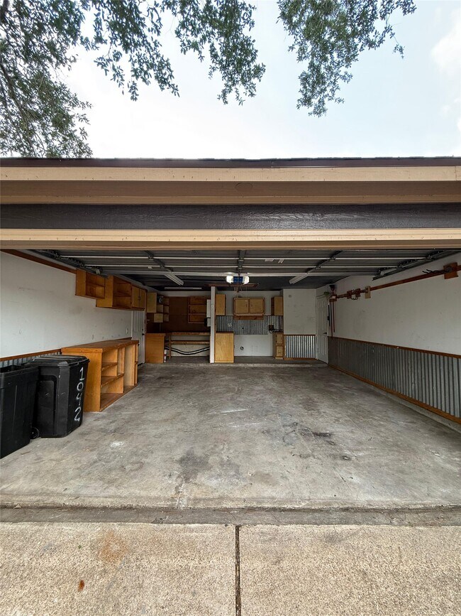 Building Photo - 1042 Cascade Creek Dr
