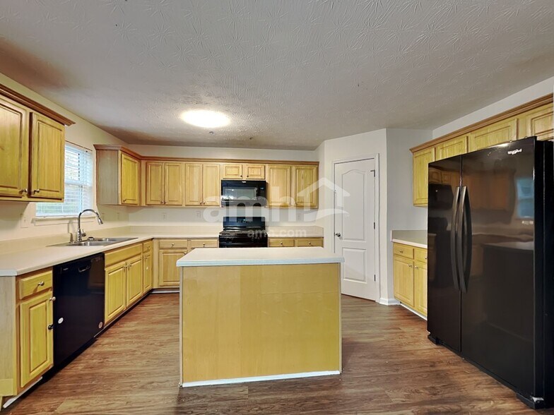 Building Photo - 247 River Pass Ct NE