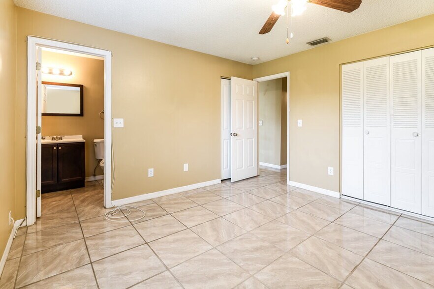 Building Photo - 13823 Pathfinder Dr