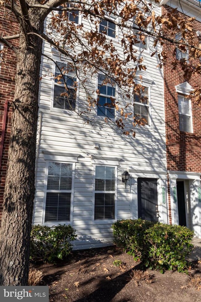 Building Photo - 42425 Goldenseal Square