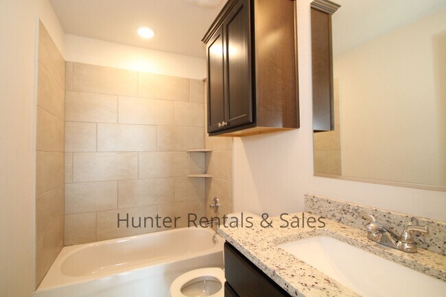 Building Photo - Temple North Gate Beauty!  Rent Reduced! Won't last long!