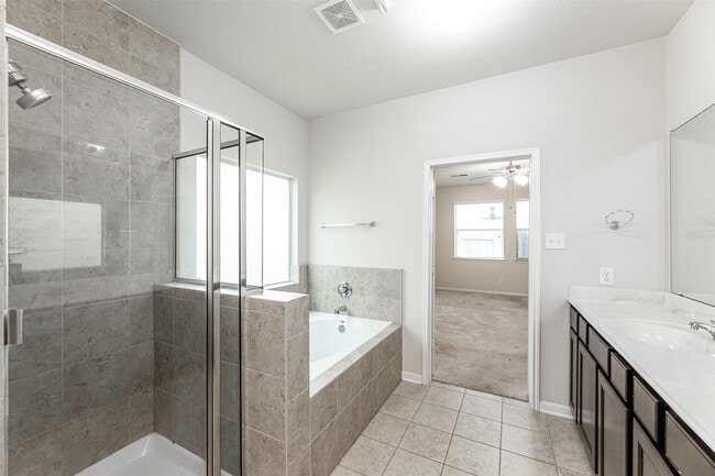 Building Photo - 6443 Wilshire Fern