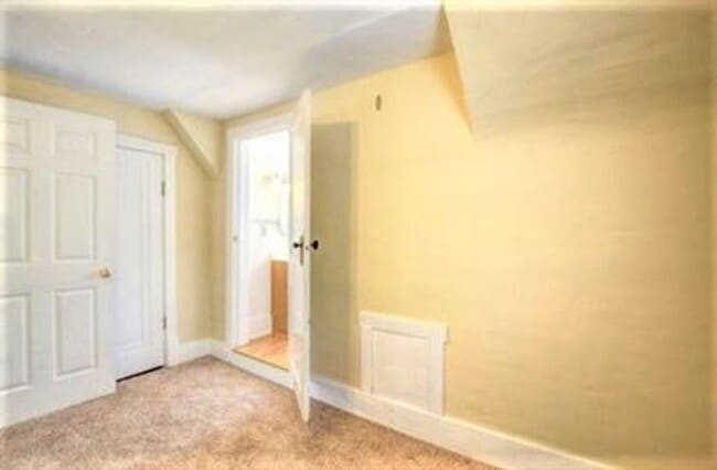 Building Photo - 1011 W Tremont St