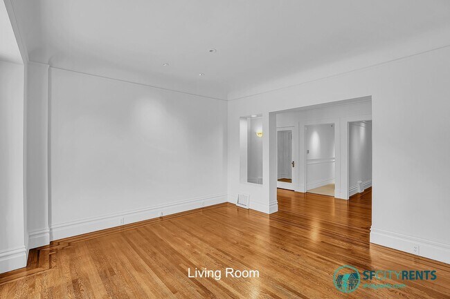 Building Photo - Sun-filled Presidio Heights Residence w/ Private Deck, Hot Tub & Garage Parking