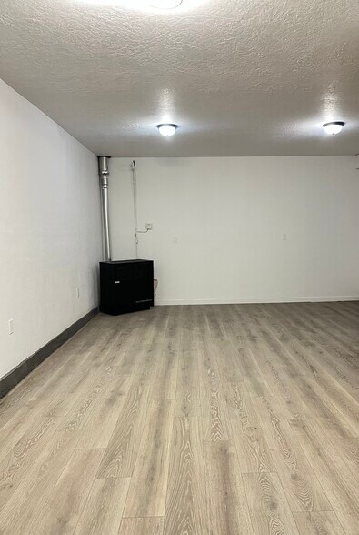 Building Photo - 700 W Ruby Ave