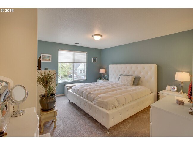 Building Photo - Charming North Portland 3 Bed 2.5 Bath Kenton Neighborhood House ~ Garage, A/C & Washer & Dryer!