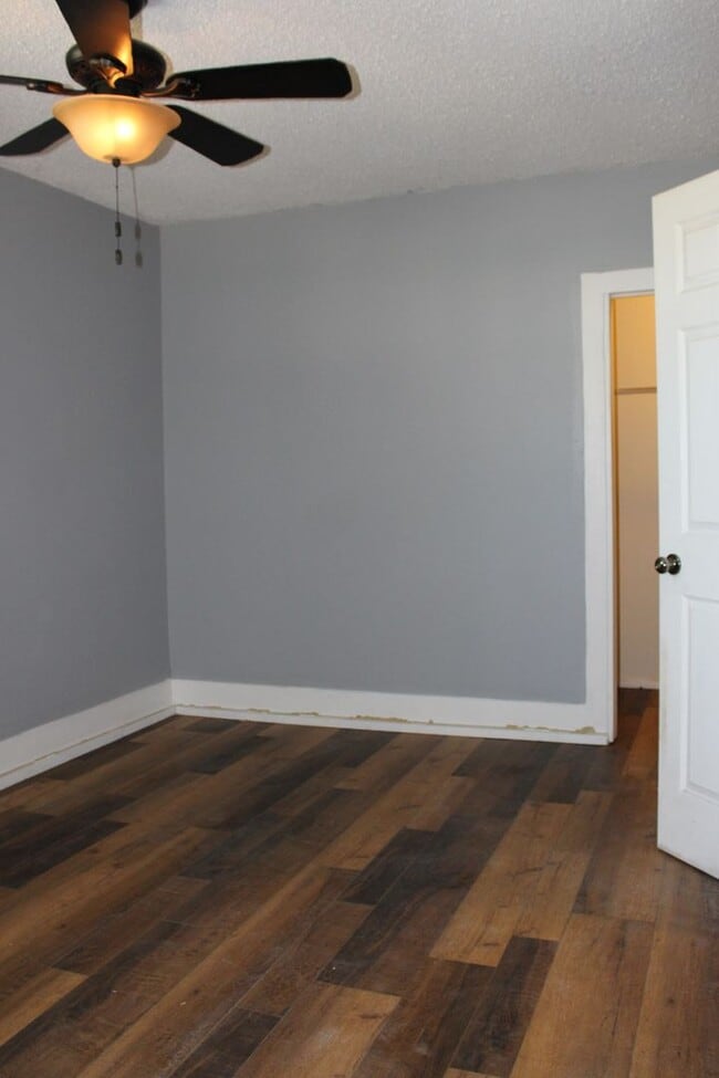 Building Photo - 3 Bedroom - one level