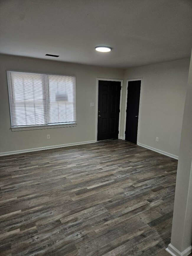 Building Photo - 1812 E Trail Dr SE
