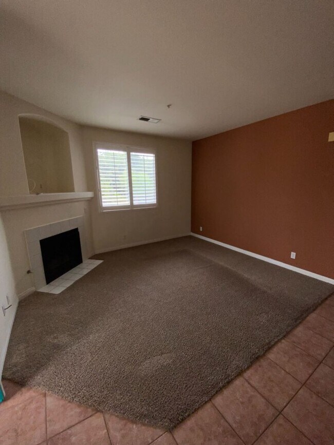 Building Photo - Beautiful 2 Bedroom 2 Bath Condo in the heart of Rancho San Diego!