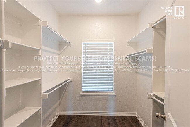 Building Photo - 211 Grove Ln