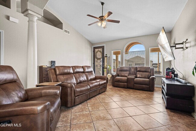 Building Photo - 14660 Spanish Point Dr
