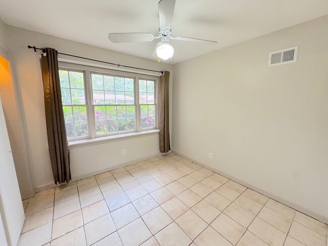 Building Photo - 106 Paradise Dr