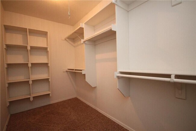 Building Photo - Available June 1st! 3-Bedroom, 2.5-Bathroom Home in Rupple Row