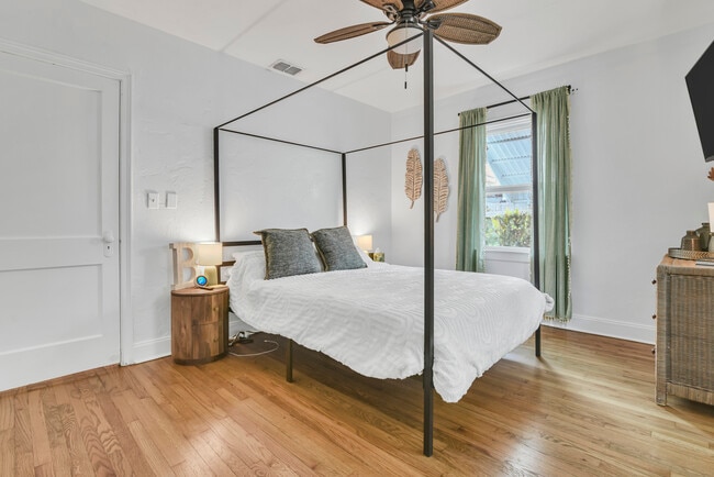 Building Photo - 1517 N Palmway