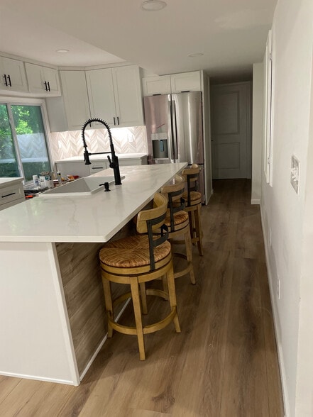 Building Photo - Room in Apartment on Wynfair Dr