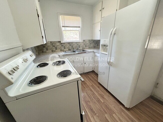 Building Photo - 114 Avenue V