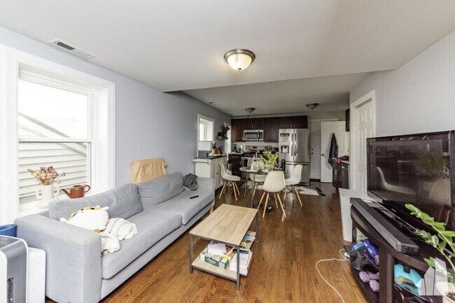 Building Photo - 2 bedroom in Chicago IL 60647