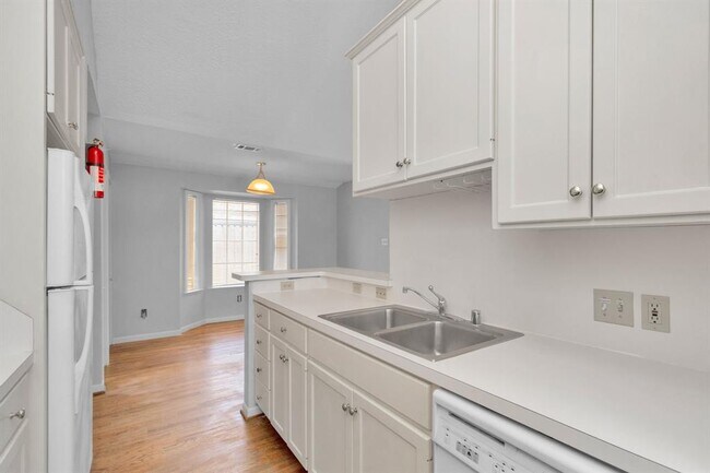 Building Photo - 2347 Sheridan St
