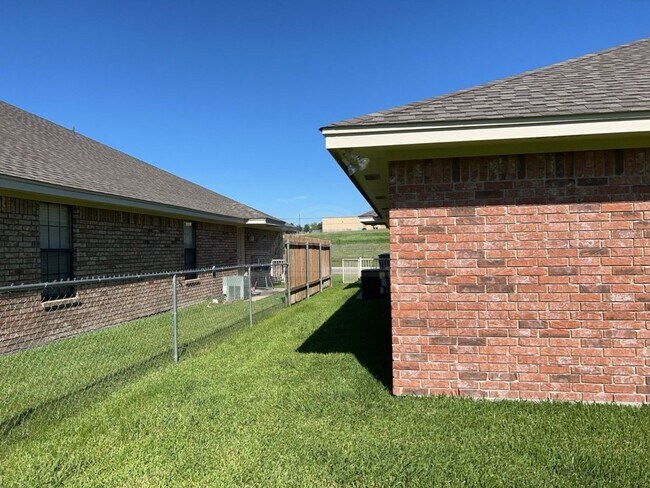 Building Photo - 4400 Pennington Ave