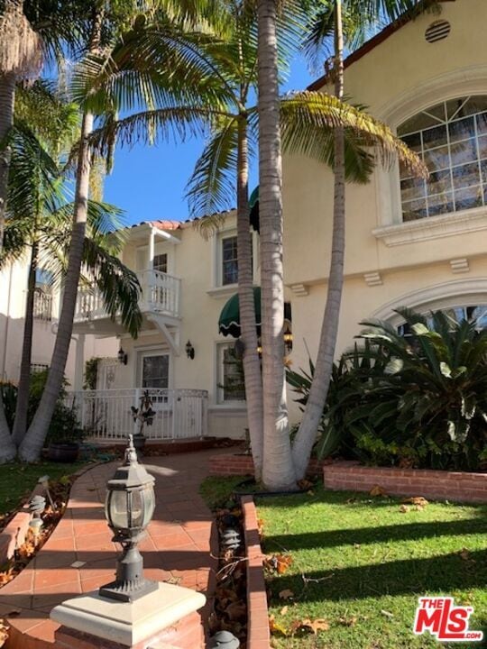 Primary Photo - 122 N Orange Dr