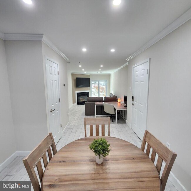 Building Photo - 255 S Pickett St