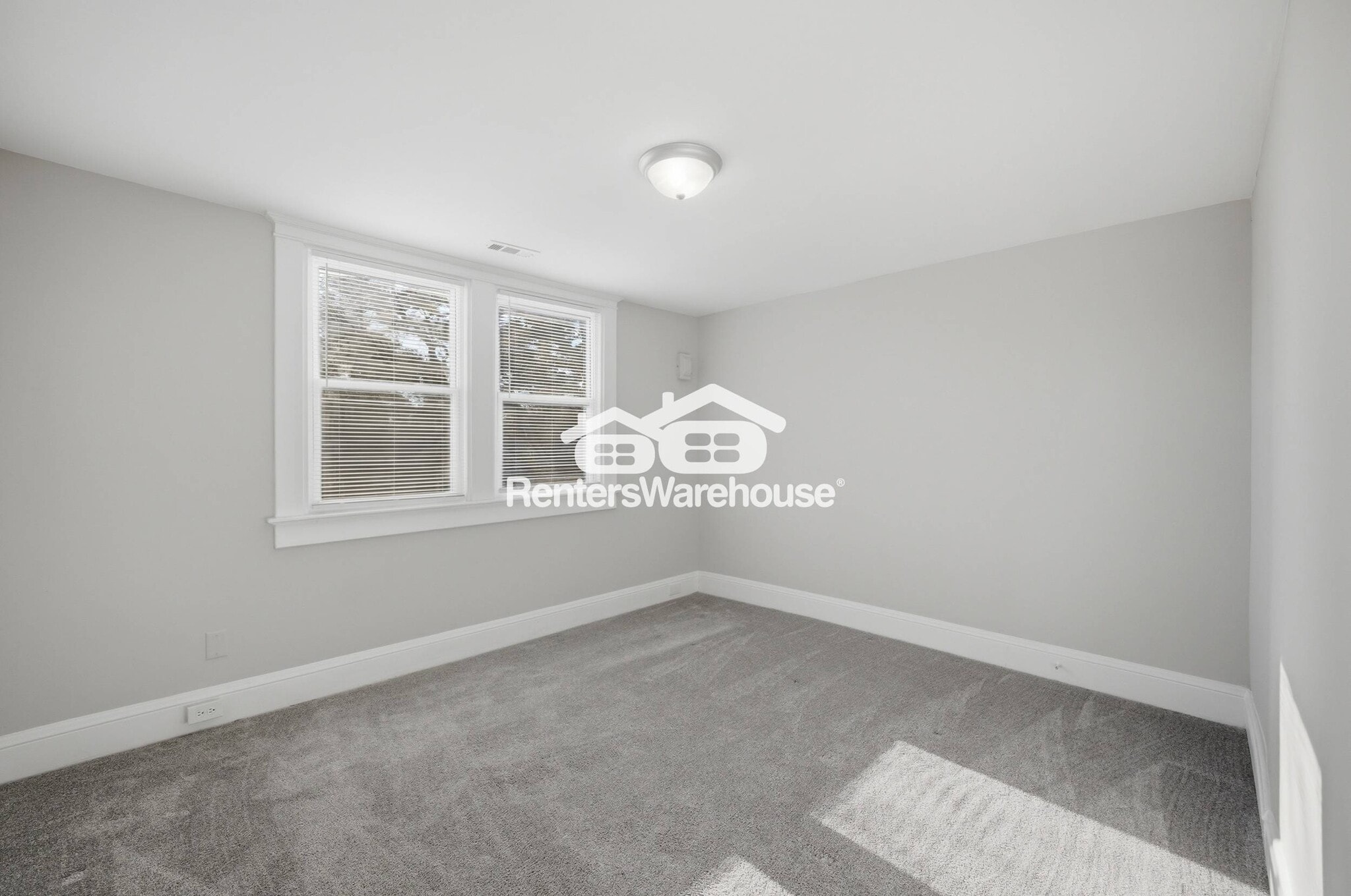 Building Photo - 2729 Somme Ave