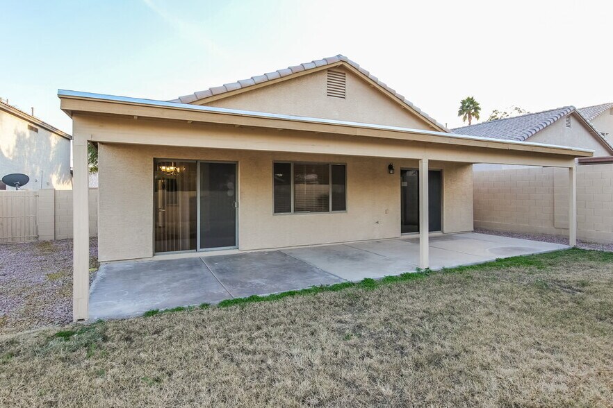 Building Photo - 2030 E Wahalla Ln