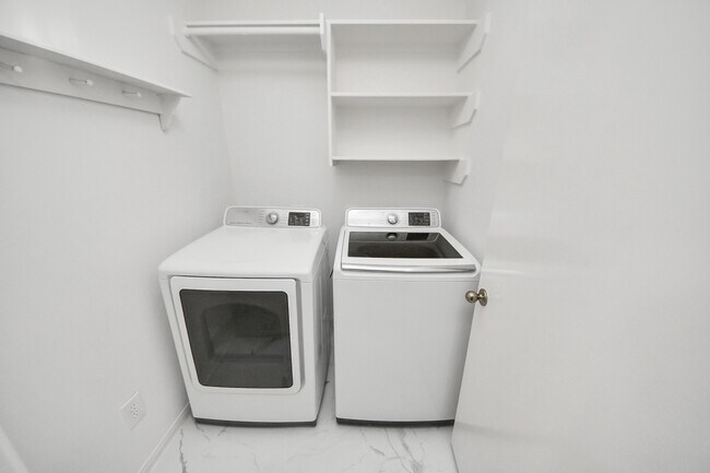 Building Photo - 20403 Blue Juniper Dr