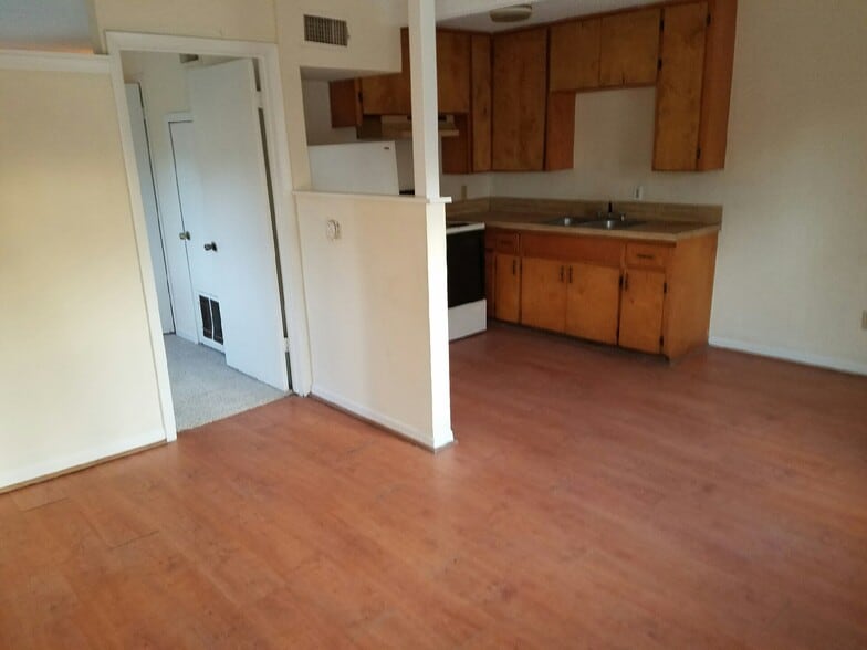 Building Photo - 519 Ferguson St